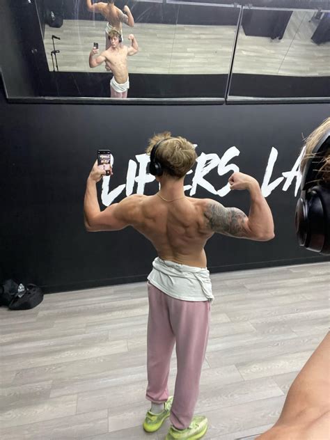 Dennyboii onlyfans
